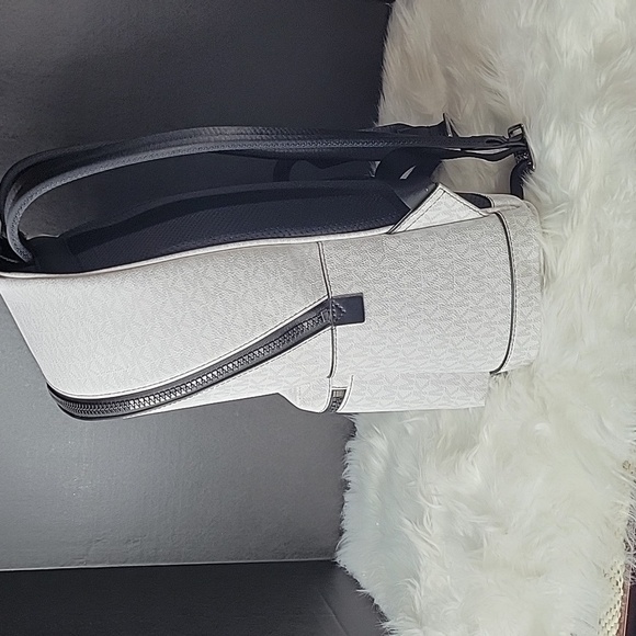 NWT MICHAEL KORS Cooper‎ Large Bright White  Signature Backpack - Picture 6 of 10